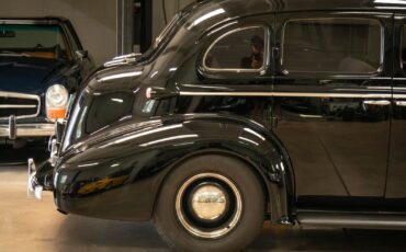 Oldsmobile-Custom-LS3-V8-Model-F38-Touring-1938-4-Door-Sedan-1