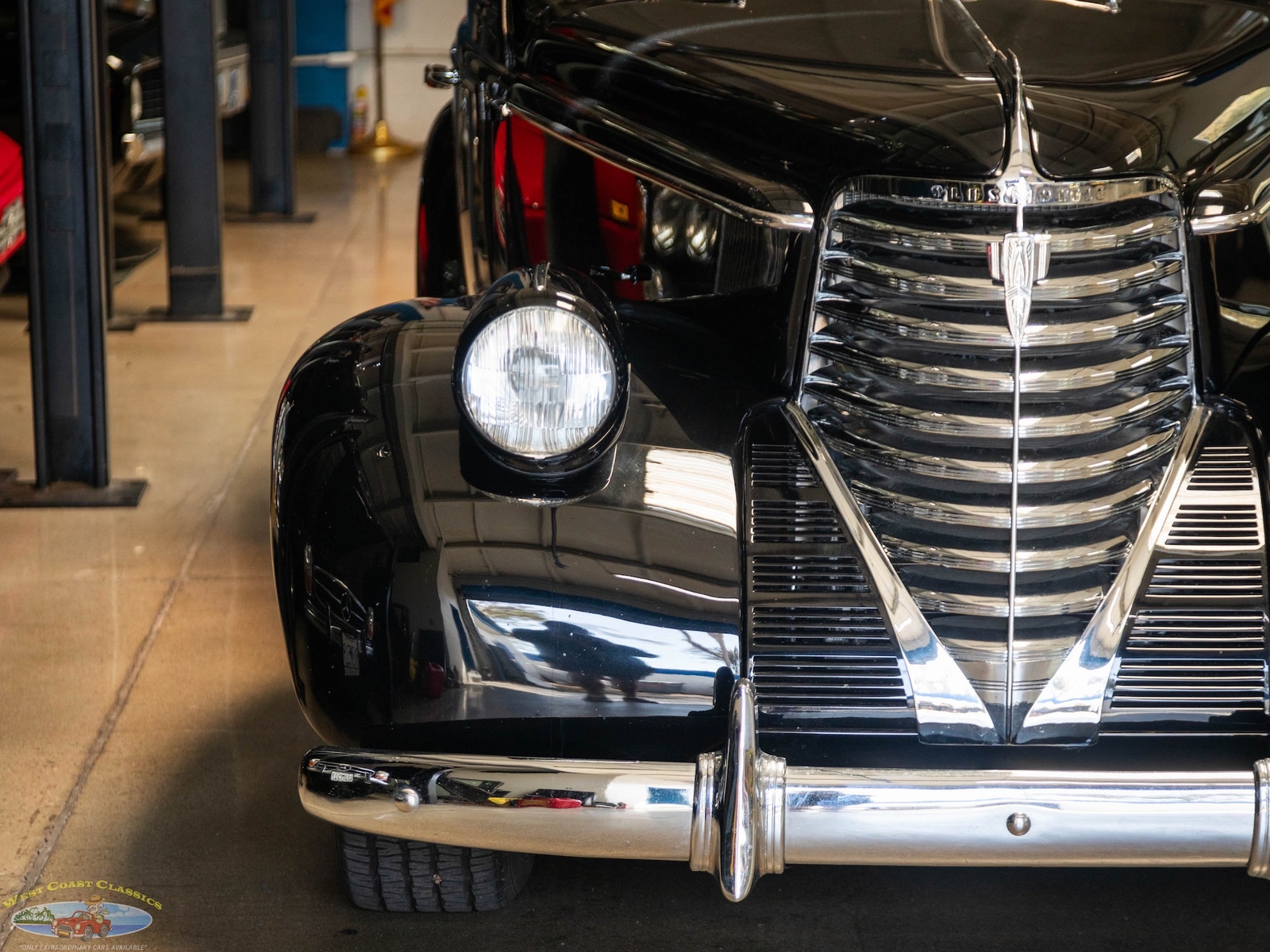 Oldsmobile-Custom-LS3-V8-Model-F38-Touring-1938-4-Door-Sedan-13