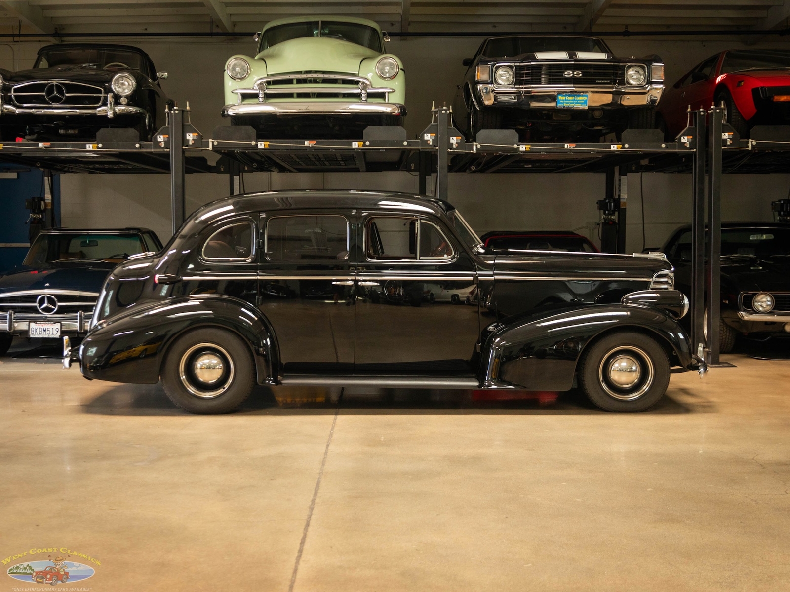 Oldsmobile-Custom-LS3-V8-Model-F38-Touring-1938-4-Door-Sedan-2