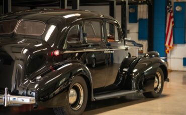 Oldsmobile-Custom-LS3-V8-Model-F38-Touring-1938-4-Door-Sedan-25
