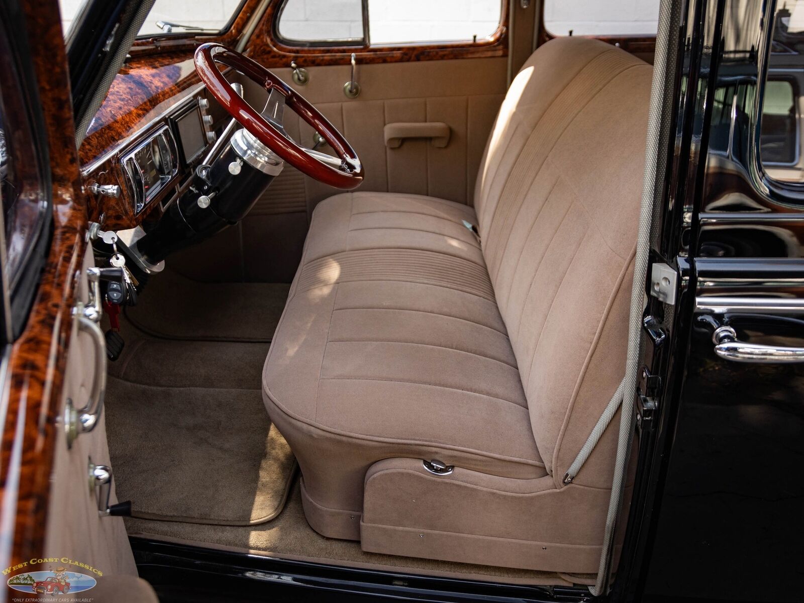 Oldsmobile-Custom-LS3-V8-Model-F38-Touring-1938-4-Door-Sedan-29