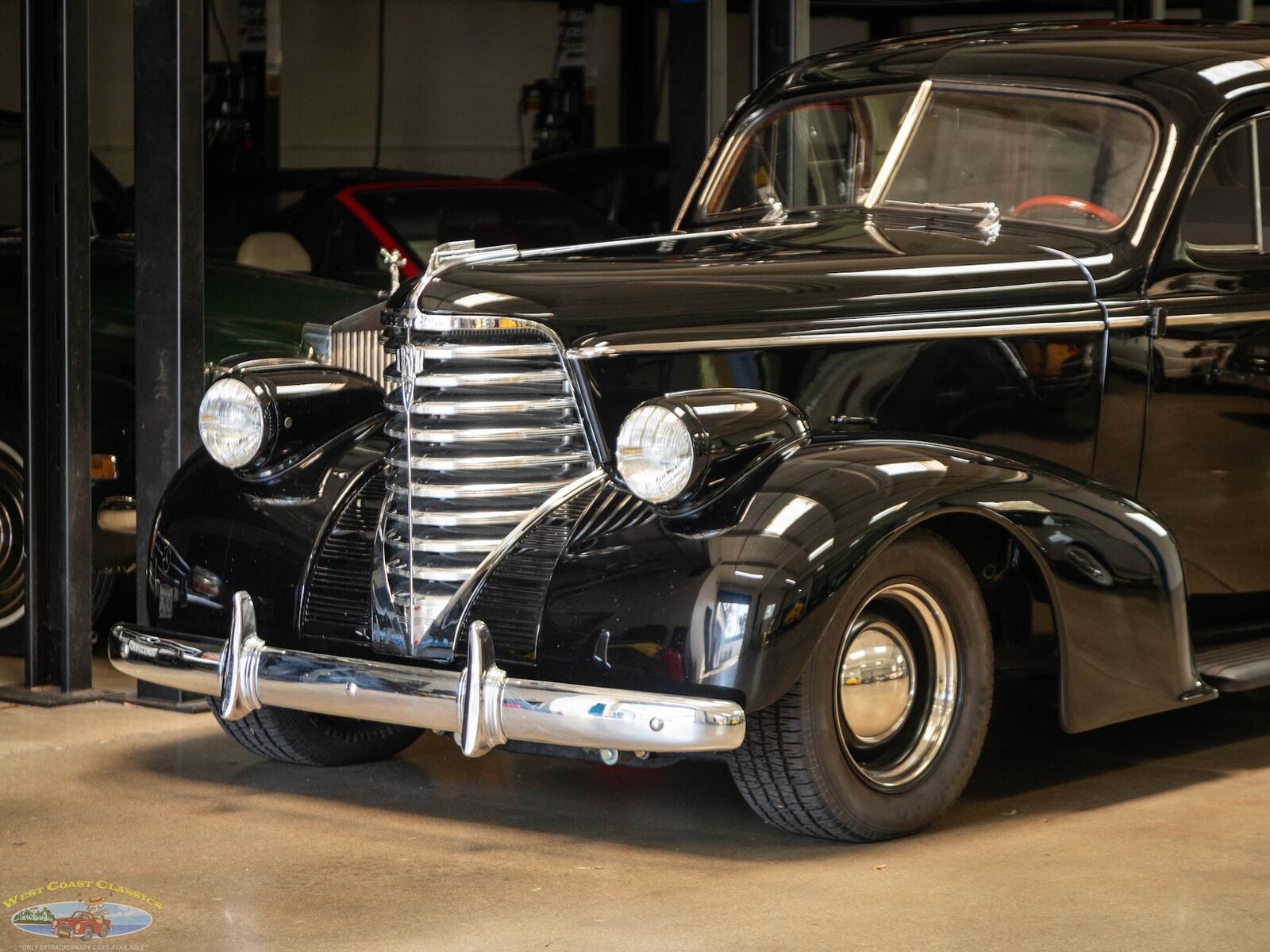 Oldsmobile-Custom-LS3-V8-Model-F38-Touring-1938-4-Door-Sedan-7