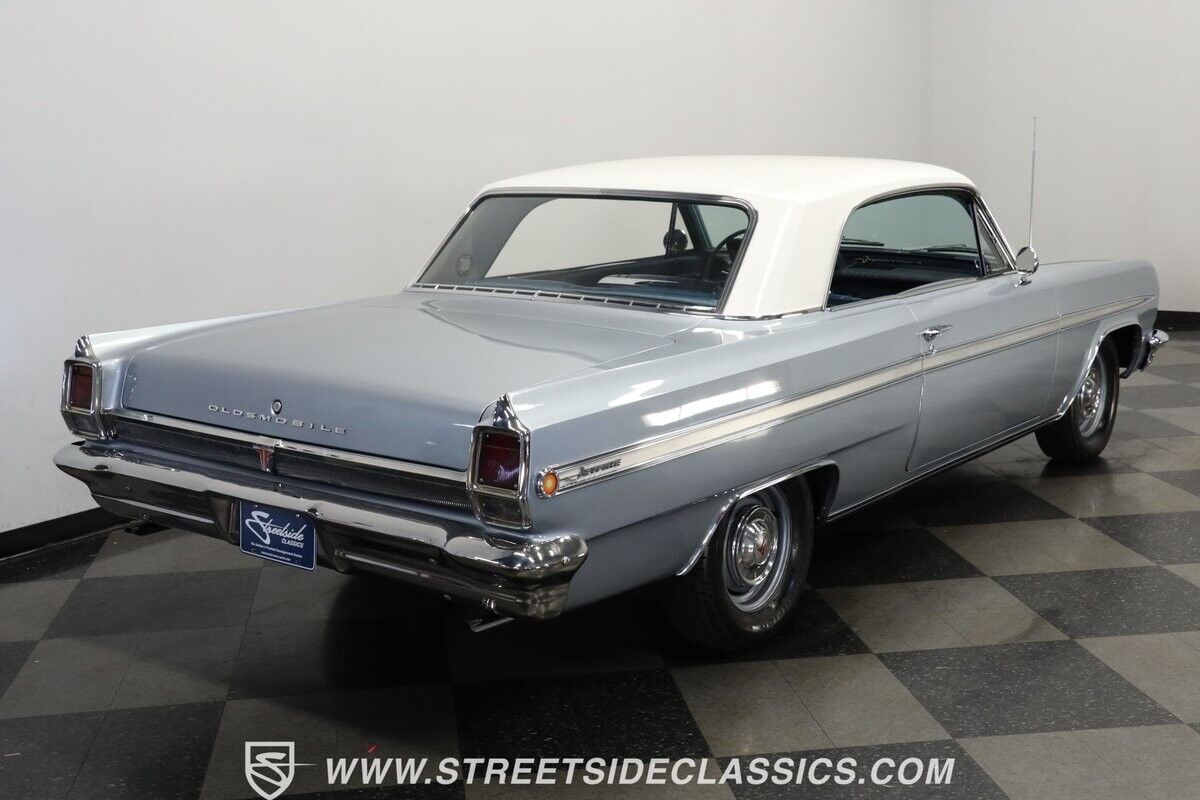 Oldsmobile-Cutlass-1963-Coupe-10