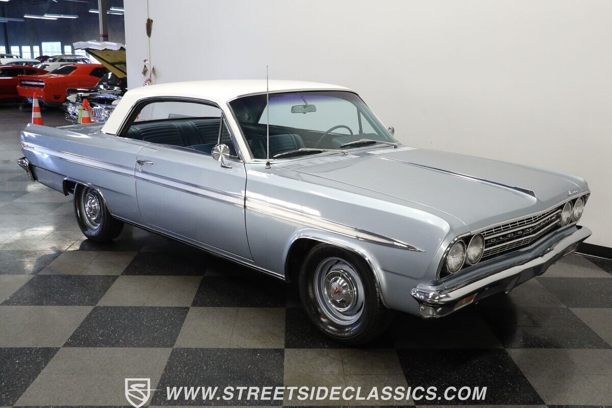 Oldsmobile-Cutlass-1963-Coupe-13