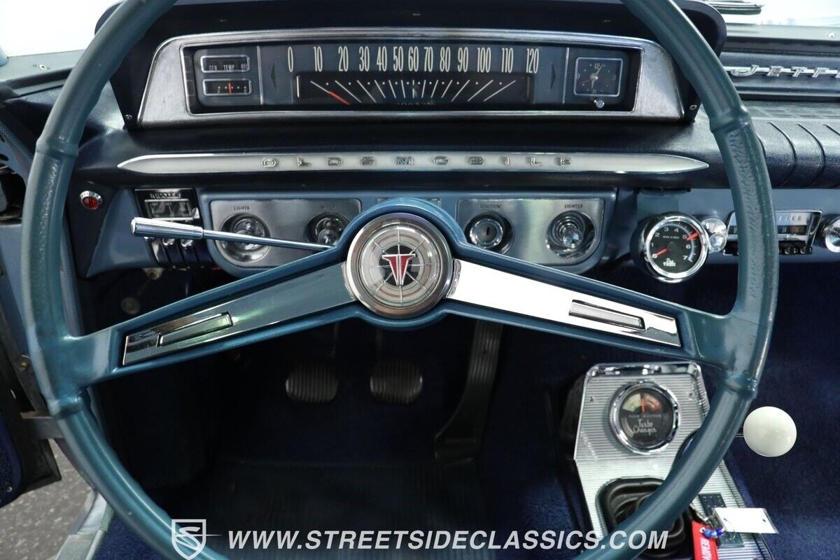 Oldsmobile-Cutlass-1963-Coupe-35