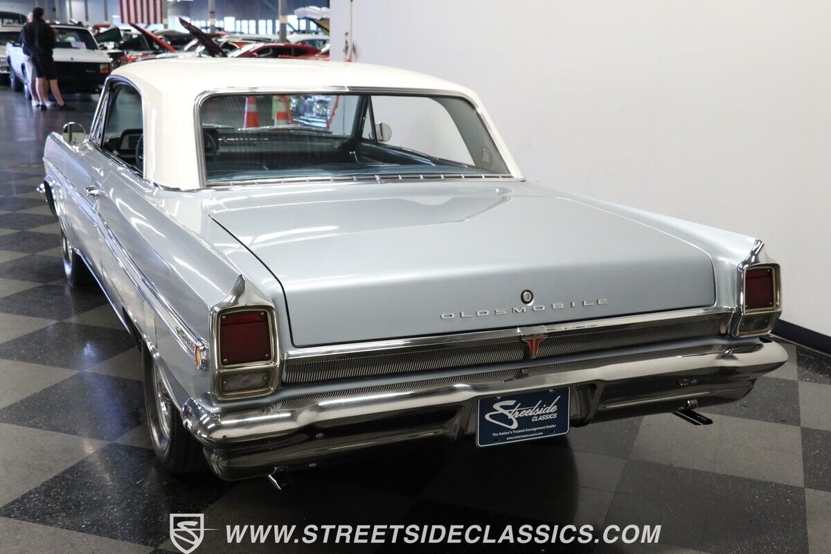 Oldsmobile-Cutlass-1963-Coupe-7