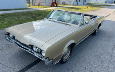 Oldsmobile-Cutlass-1967-Convertible-11