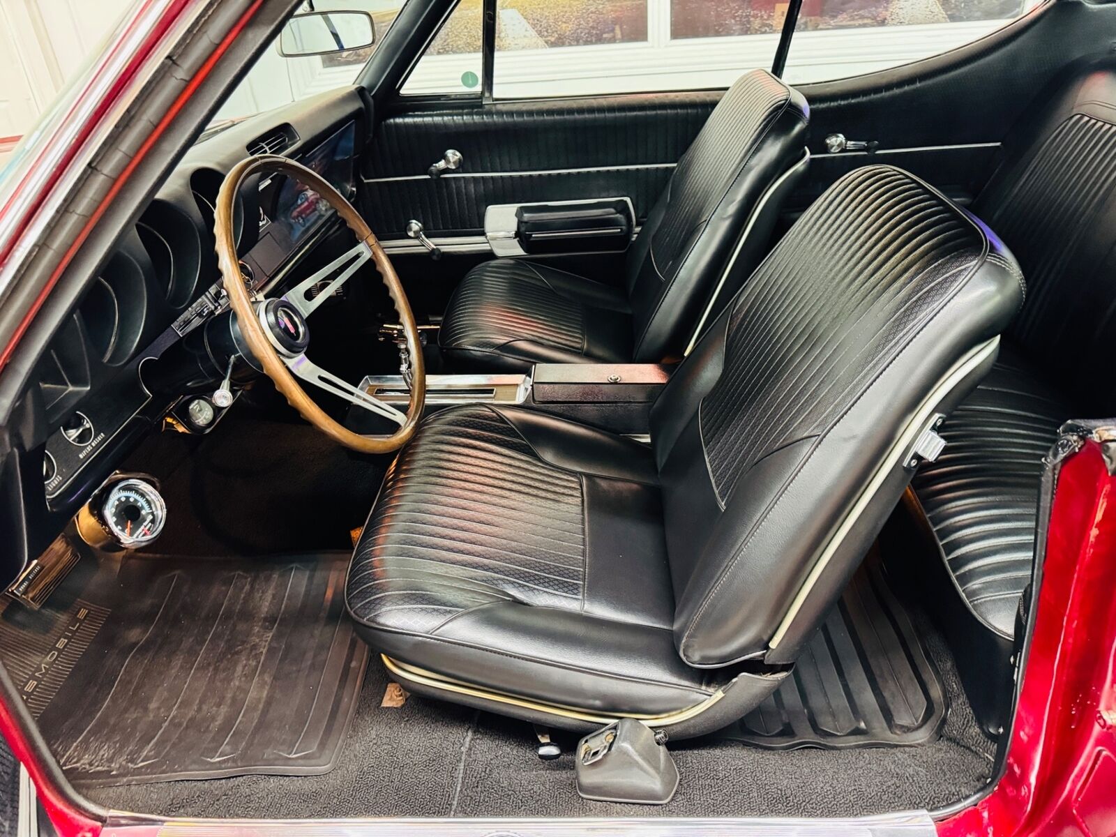 Oldsmobile-Cutlass-1968-2-Door-32