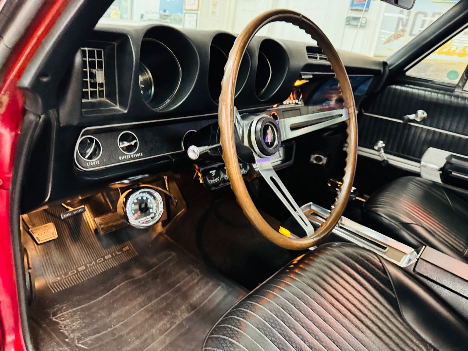 Oldsmobile-Cutlass-1968-2-Door-35