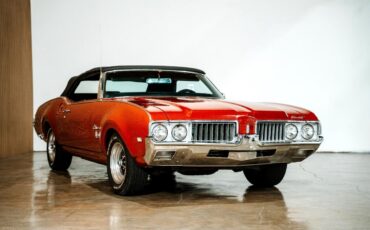 Oldsmobile-Cutlass-1969-Classic-Car-1