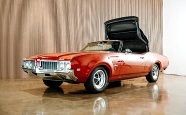 Oldsmobile-Cutlass-1969-Classic-Car-11