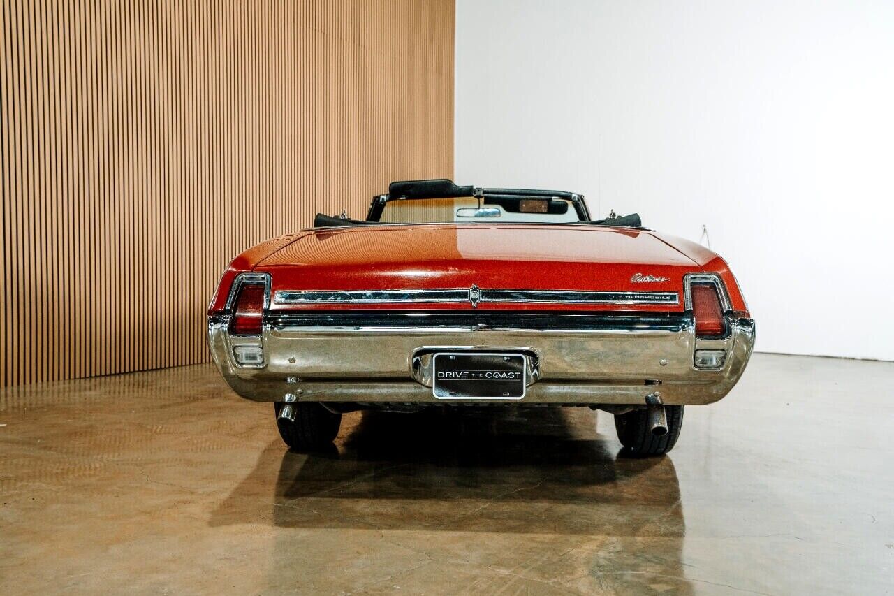 Oldsmobile-Cutlass-1969-Classic-Car-12