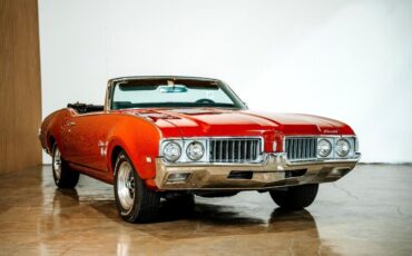 Oldsmobile-Cutlass-1969-Classic-Car-26