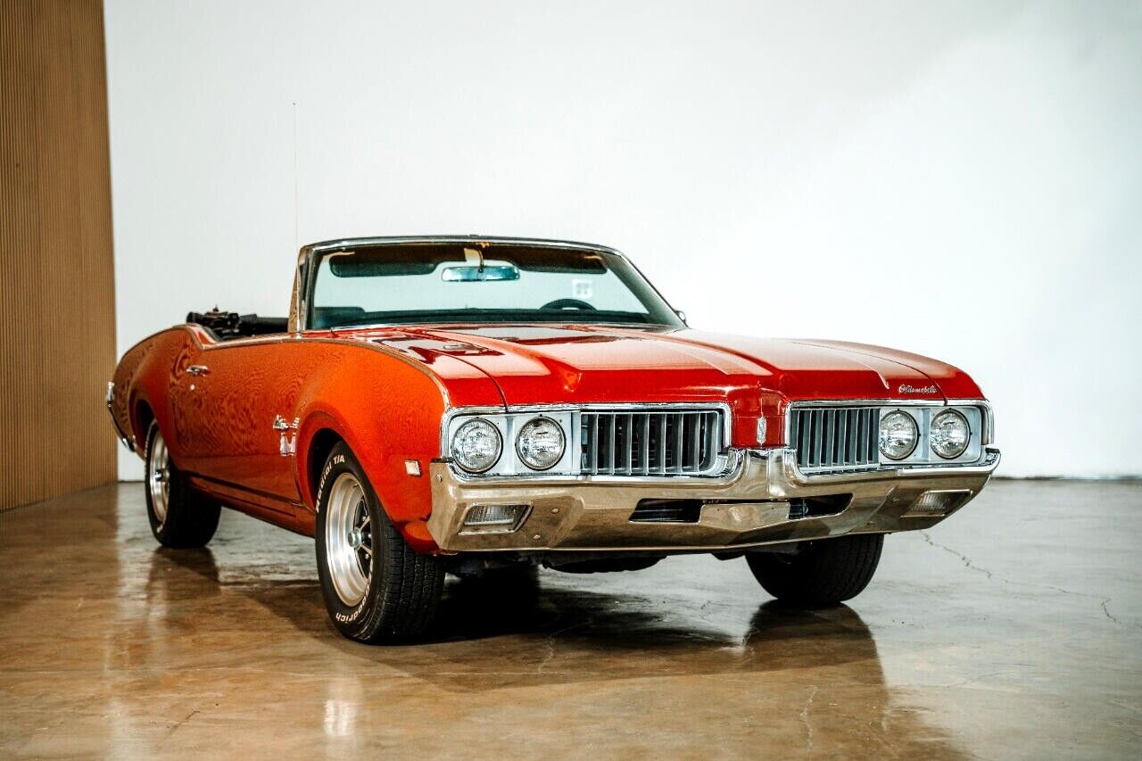 Oldsmobile-Cutlass-1969-Classic-Car-26