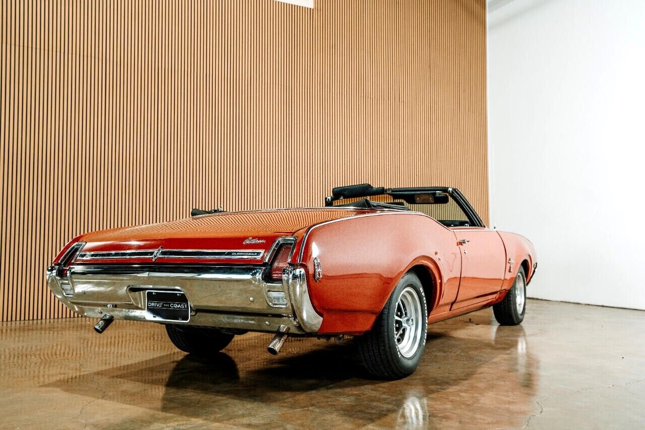 Oldsmobile-Cutlass-1969-Classic-Car-28