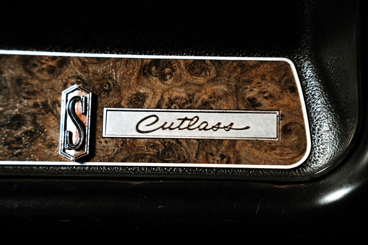 Oldsmobile-Cutlass-1969-Classic-Car-29