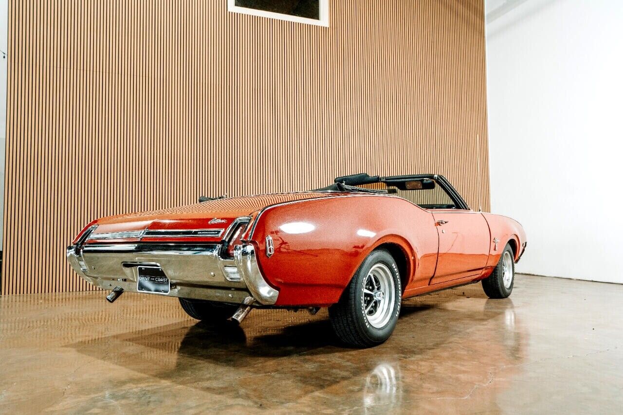 Oldsmobile-Cutlass-1969-Classic-Car-5