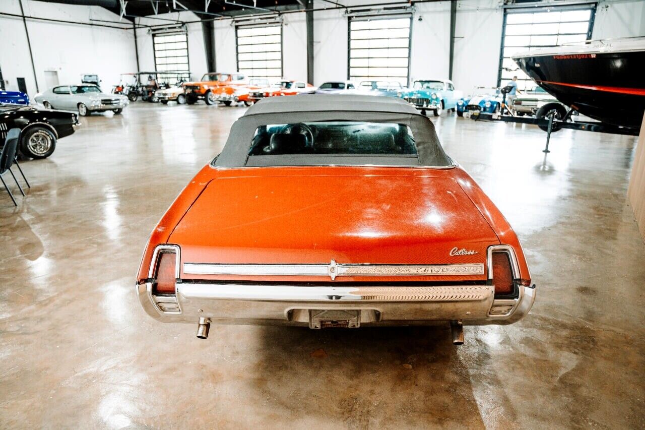 Oldsmobile-Cutlass-1969-Classic-Car-8
