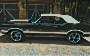 Oldsmobile-Cutlass-1971-black-1