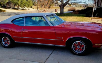 Oldsmobile Cutlass  1972 red