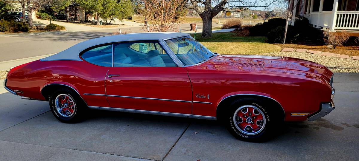 Oldsmobile-Cutlass-1972-red