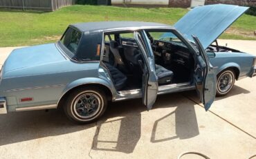 Oldsmobile-Cutlass-1981-1