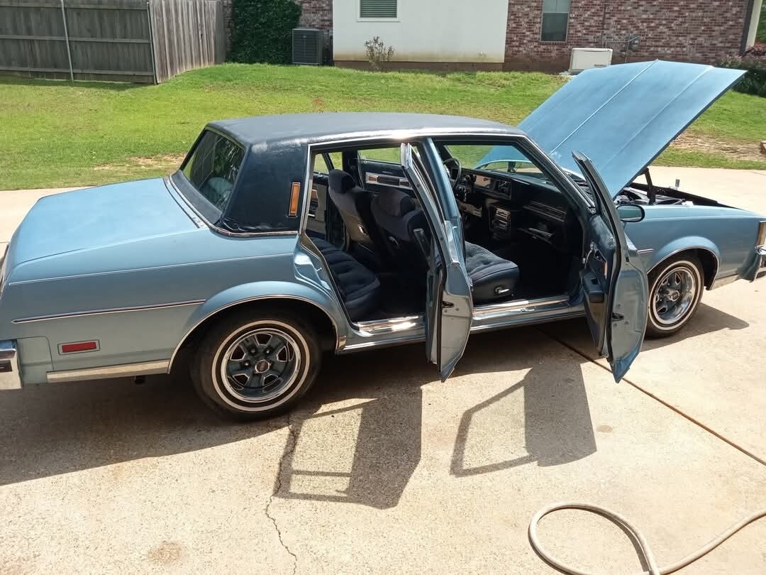Oldsmobile-Cutlass-1981-1