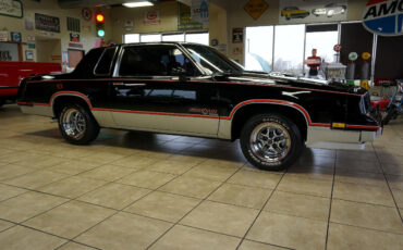 Oldsmobile-Cutlass-1983-Classic-Car-11