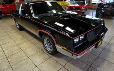 Oldsmobile-Cutlass-1983-Classic-Car-12