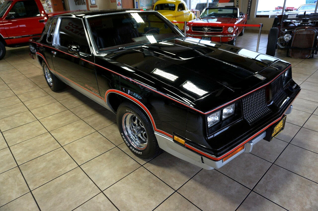 Oldsmobile-Cutlass-1983-Classic-Car-12