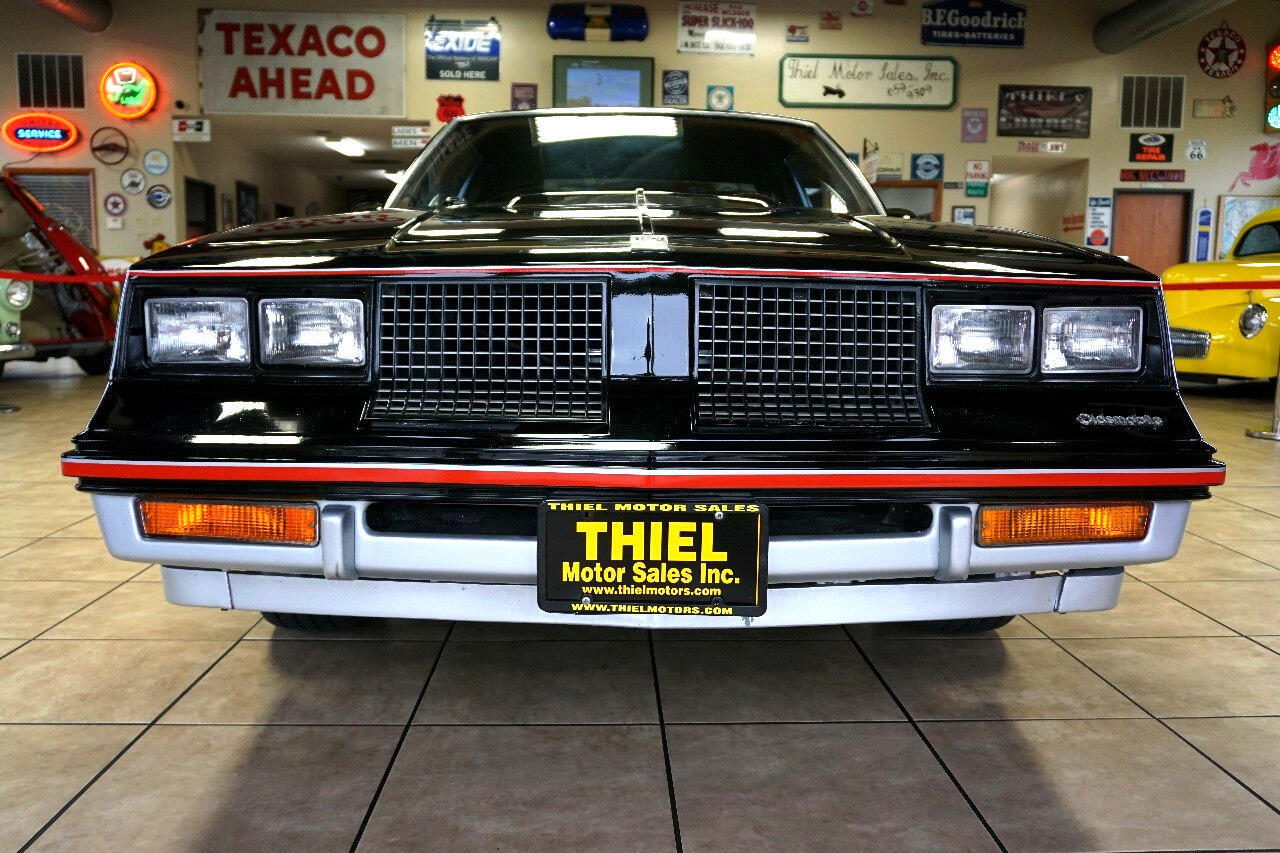 Oldsmobile-Cutlass-1983-Classic-Car-15