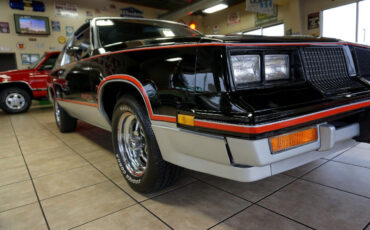 Oldsmobile-Cutlass-1983-Classic-Car-16