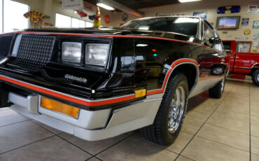 Oldsmobile-Cutlass-1983-Classic-Car-17