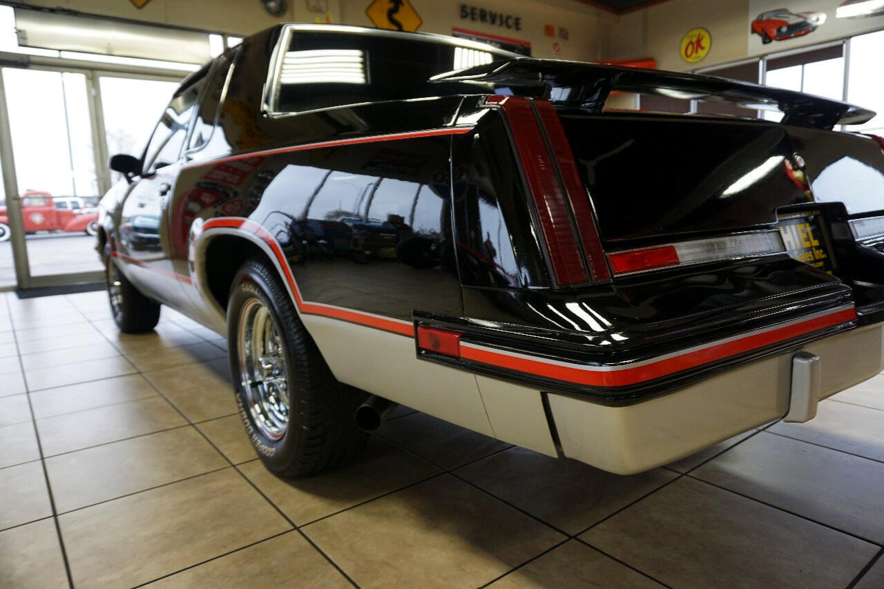 Oldsmobile-Cutlass-1983-Classic-Car-18