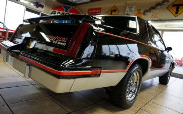 Oldsmobile-Cutlass-1983-Classic-Car-19