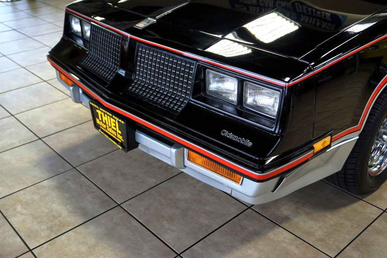 Oldsmobile-Cutlass-1983-Classic-Car-20