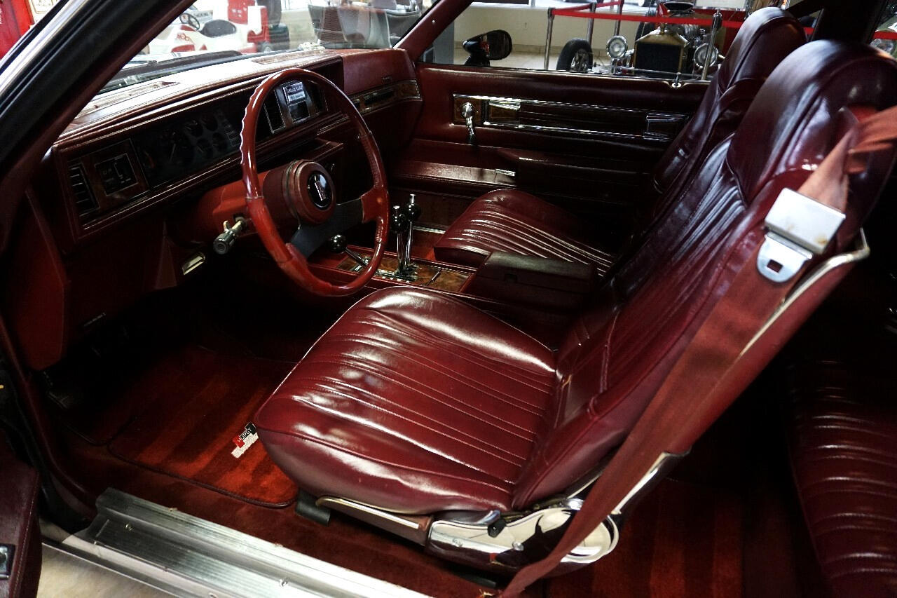 Oldsmobile-Cutlass-1983-Classic-Car-23