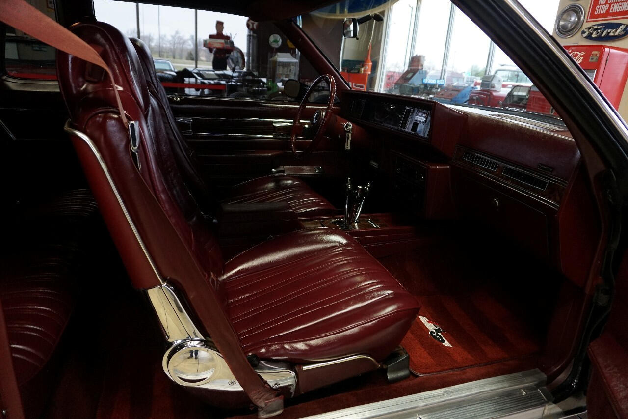 Oldsmobile-Cutlass-1983-Classic-Car-26
