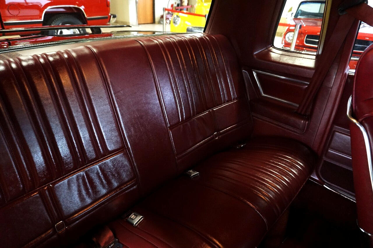 Oldsmobile-Cutlass-1983-Classic-Car-27