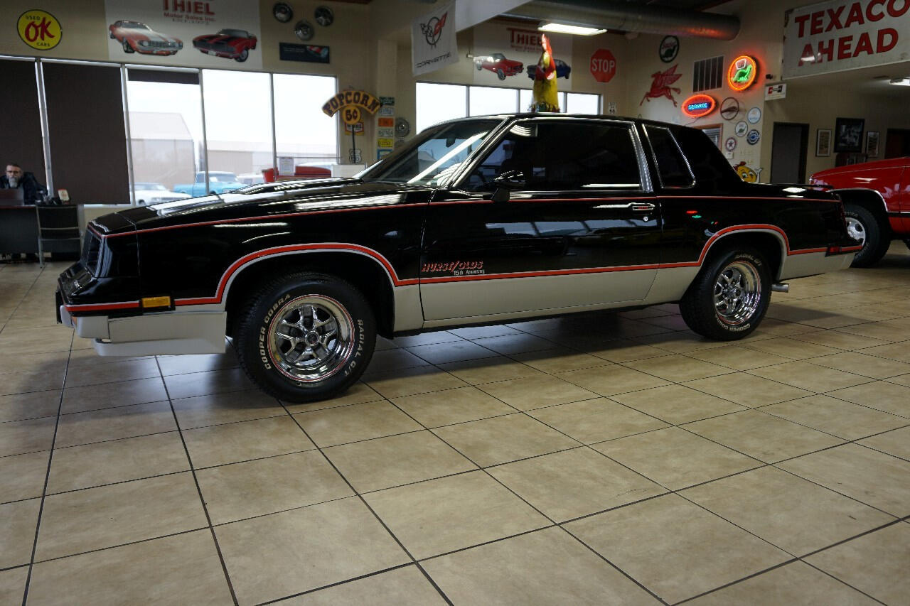 Oldsmobile-Cutlass-1983-Classic-Car-3