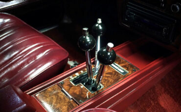 Oldsmobile-Cutlass-1983-Classic-Car-30