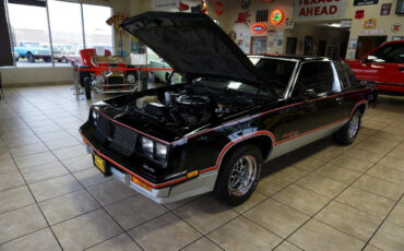 Oldsmobile-Cutlass-1983-Classic-Car-34