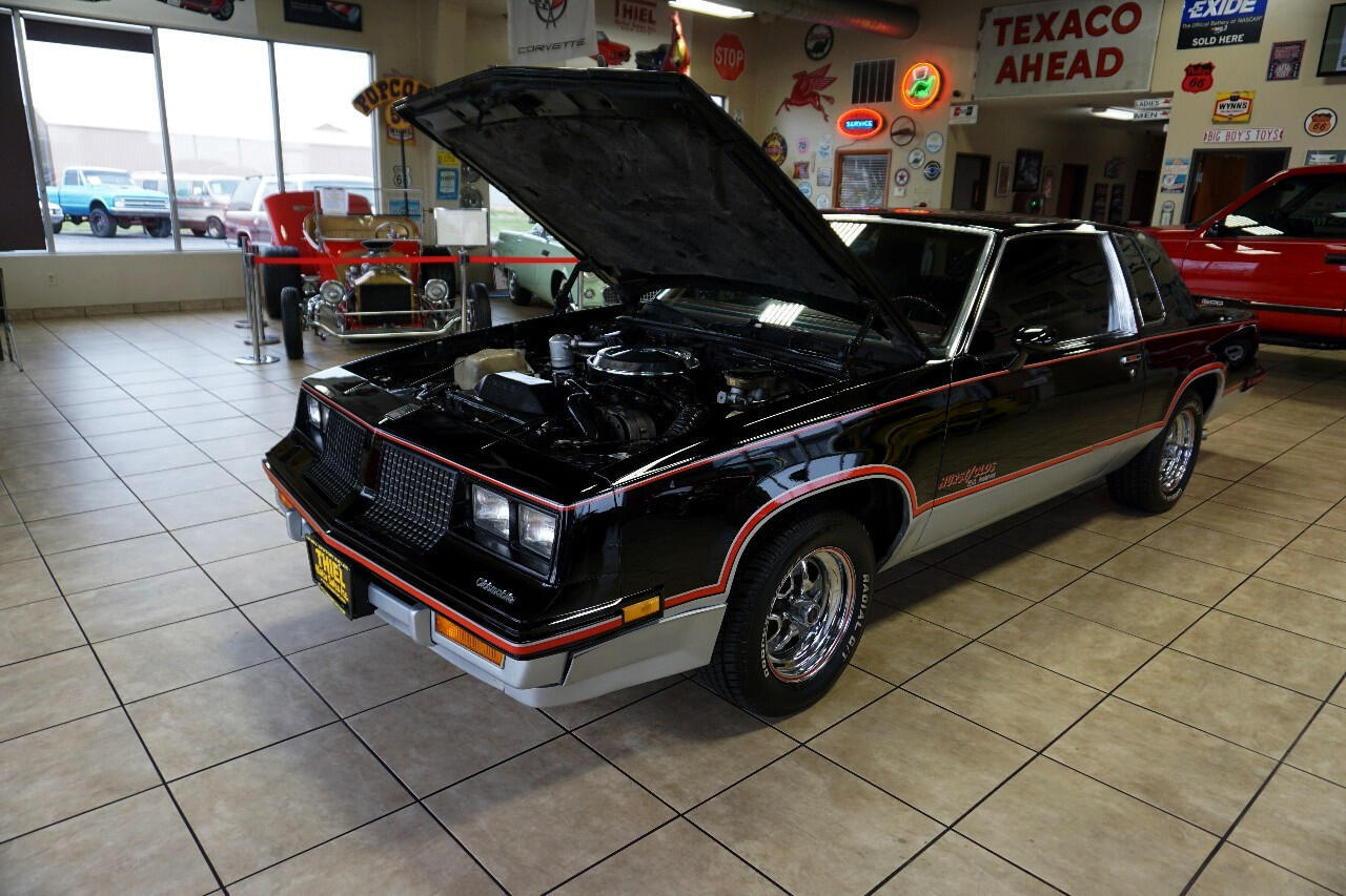 Oldsmobile-Cutlass-1983-Classic-Car-34
