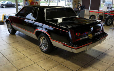 Oldsmobile-Cutlass-1983-Classic-Car-5
