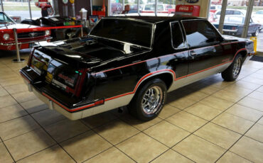 Oldsmobile-Cutlass-1983-Classic-Car-9
