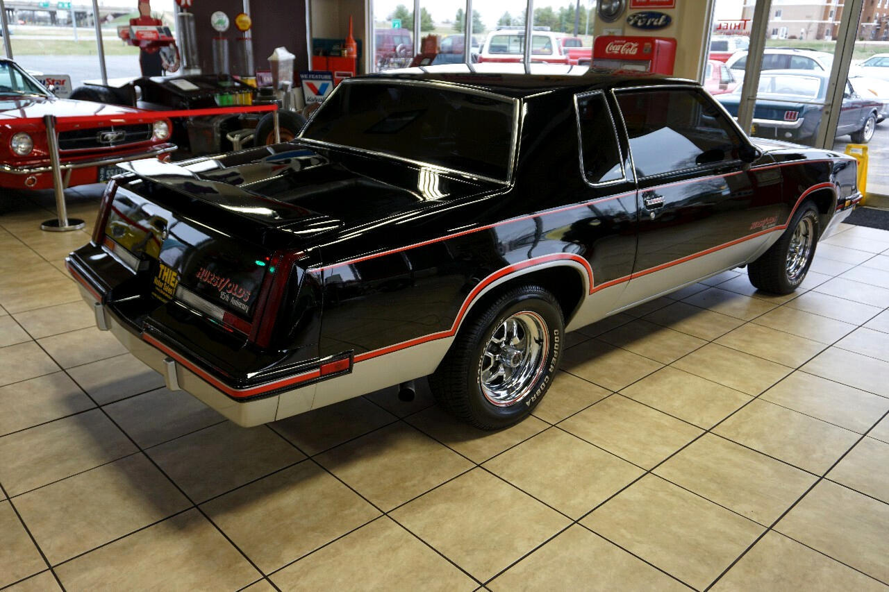 Oldsmobile-Cutlass-1983-Classic-Car-9