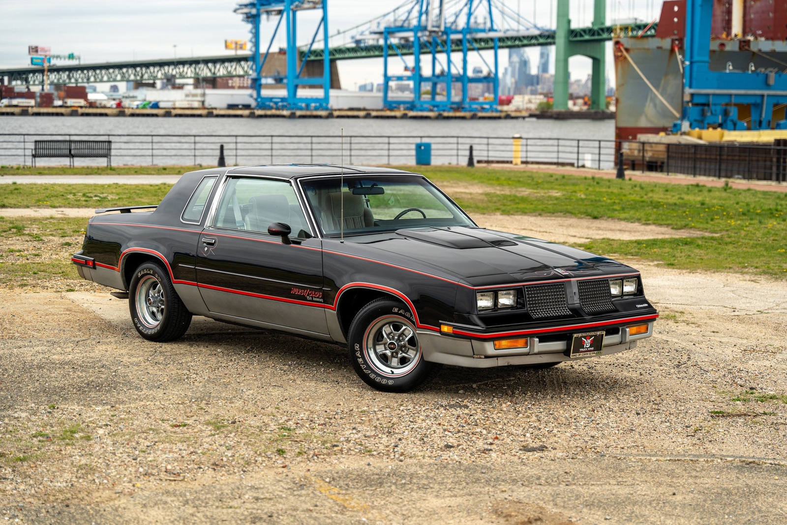 Oldsmobile-Cutlass-1983-Coupe-1