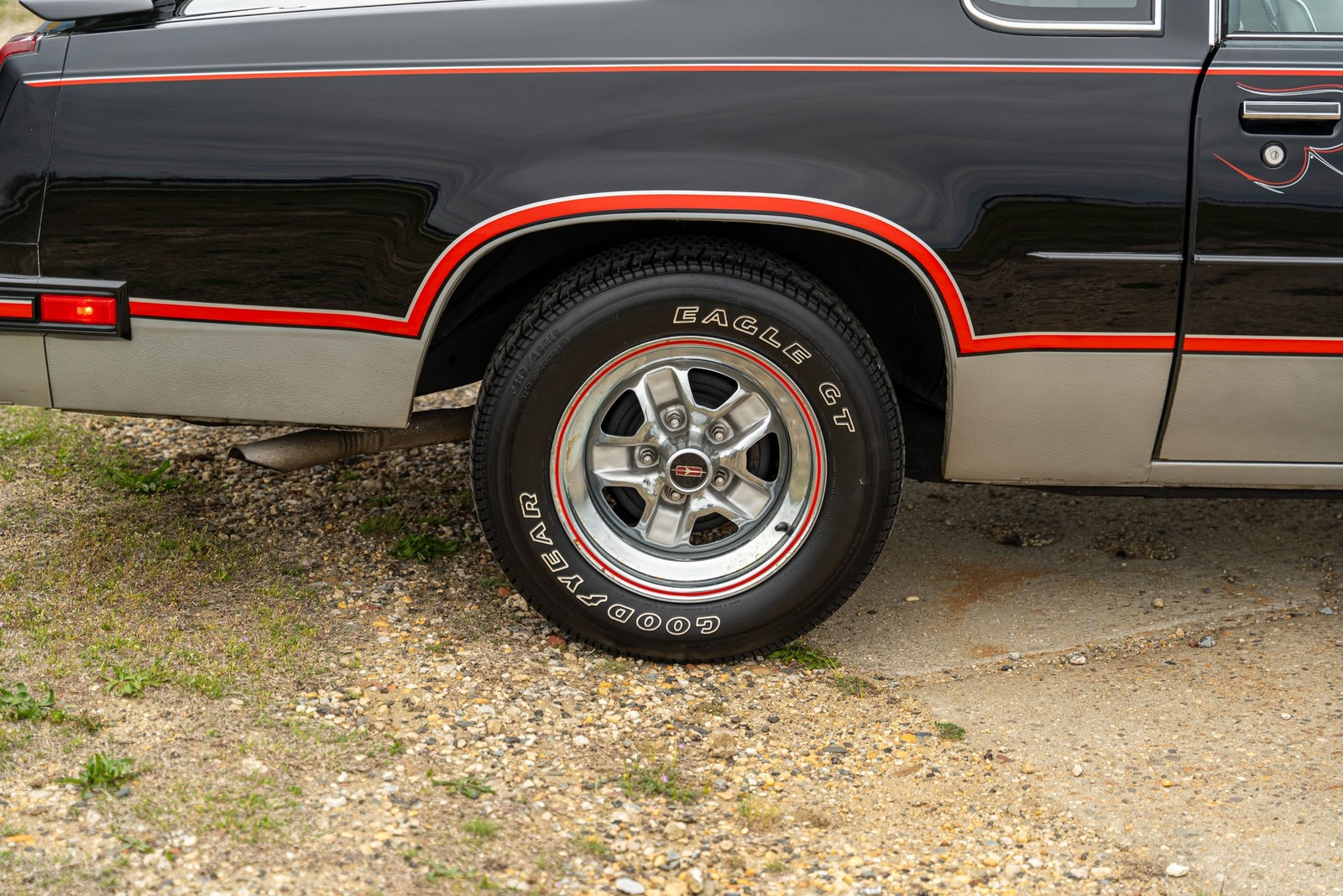 Oldsmobile-Cutlass-1983-Coupe-13