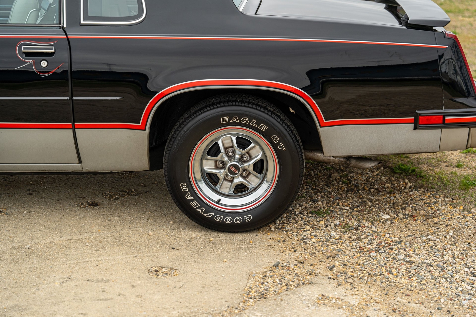 Oldsmobile-Cutlass-1983-Coupe-16