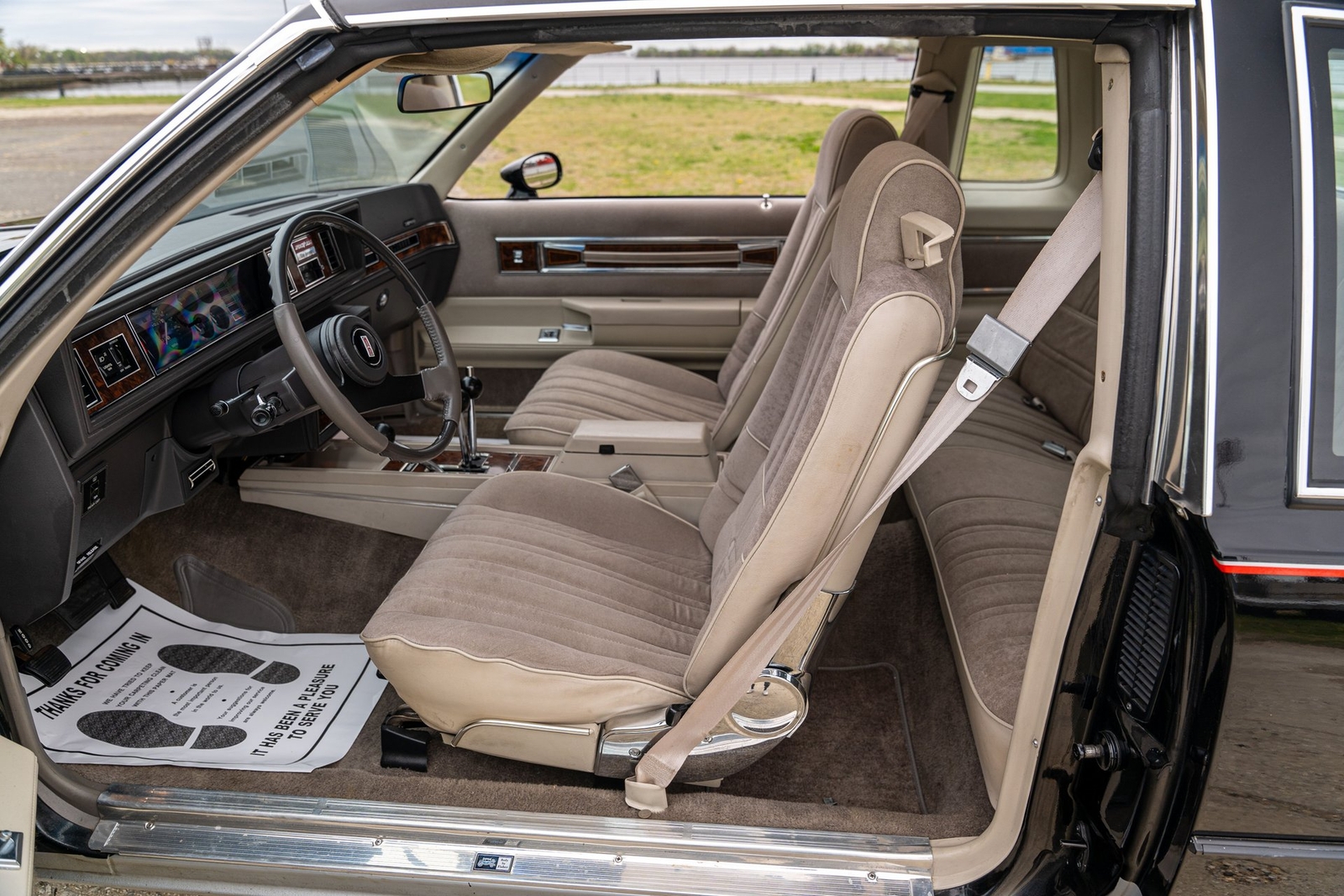 Oldsmobile-Cutlass-1983-Coupe-19